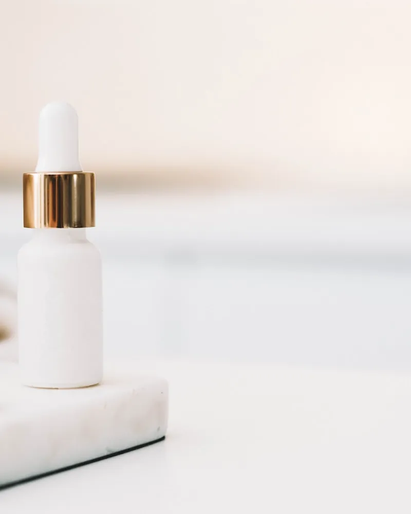 Lumo Daily Serum amber dropper bottle